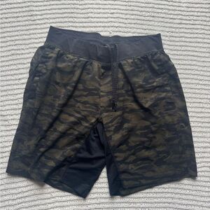 Lululemon men’s camo shorts size XL